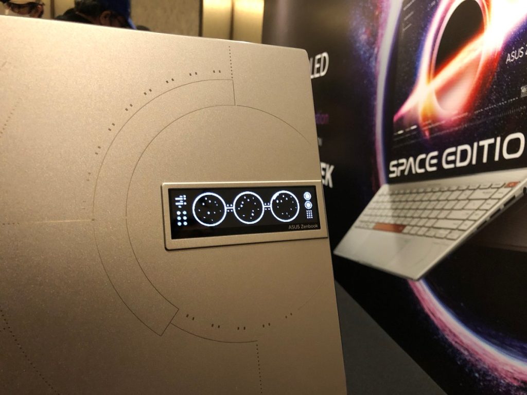 ScreenPad Plus ASUS Zenbook 14X OLED SPACE EDITION